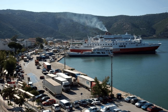Απέπλευσε από την Ηγουμενίτσα με προορισμό την Πάτρα το πλοίο που είχε προσκρούσει στο λιμάνι Πάτρα