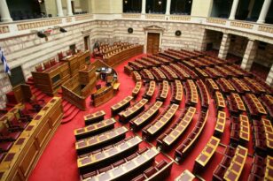 Κορονοϊός-Νέα μέτρα προστασίας στη Βουλή: Μέχρι 100 άτομα στην Ολομέλεια, τέλος οι επισκέψεις