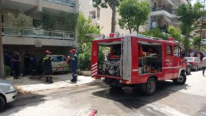 Πάτρα - Φωτιά: Γυναίκα μεταφέρθηκε με αναπνευστικά προβλήματα στο νοσοκομείο ΦΩΤΟ