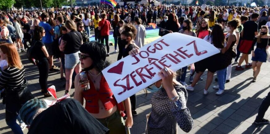 Ουγγαρία: Απαγορεύεται με νόμο η «προώθηση» της ομοφυλοφιλίας σε ανηλίκους