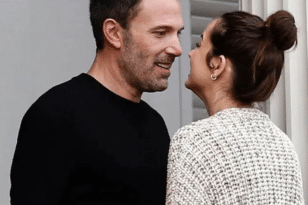 Η Jennifer και ο Ben πάλι ερωτευμένοι - Παθιασμένα φιλιά στη μέση του δρόμου (βίντεο)