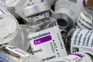 Ανατροπή με το εμβόλιο της AstraZeneca, περισσότερα αντισώματα στην Όμικρον με τρίτη δόση