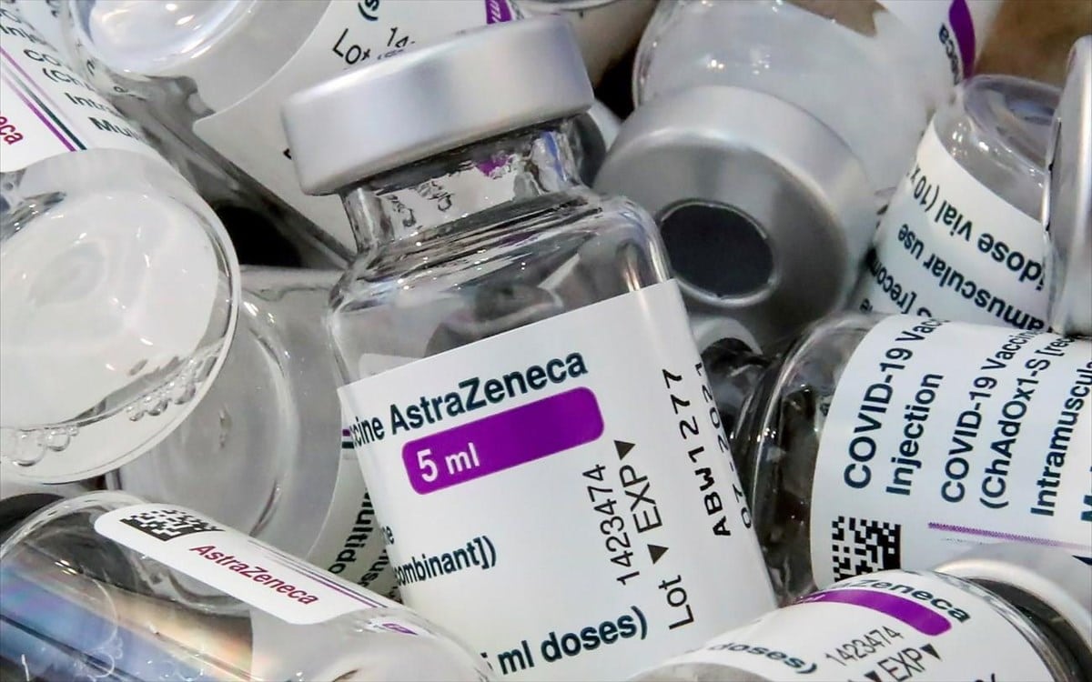 AstraZeneca: Παραδέχεται πρώτη φορά ότι το εμβόλιο κατά του κορονοϊού μπορεί να προκαλέσει παρενέργειες