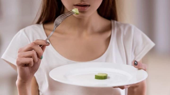 Έρευνα: Το 48% των ανθρώπων τρώνε παρά πολύ ή πολύ λίγο