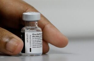 Έκλεψαν εμβόλιο της Pfizer μέσα από εμβολιαστικό κέντρο