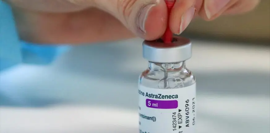 Εμβόλιο AstraZeneca: "Σπάνια" παρενέργεια το σύνδρομο Guillain-Barré