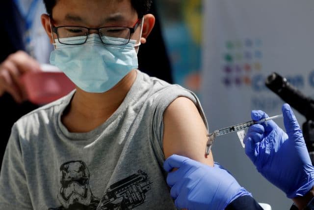 Γαλλία: Ξεκίνησε ο εμβολιασμός σε 12χρονα παιδιά