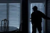 Αχαΐα: Χειροπέδες σε «ποντικούς» που ρήμαζαν σπίτια
