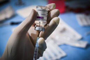 Γαλλία: Εξετάζεται ο υποχρεωτικός εμβολιασμός στο υγειονομικό προσωπικό τον Σεπτέμβριο