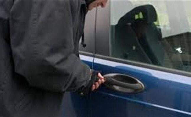 Πάτρα: Μπήκε σε αμάξι, άρπαξε GPS αλλά τον έπιασαν