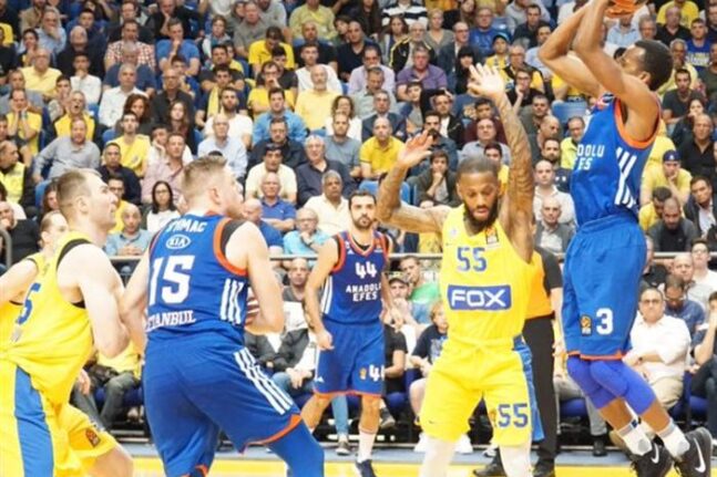 Ο Ερικ Μακ Κόλουμ νίκησε τον Τσάβι Πασκουάλ