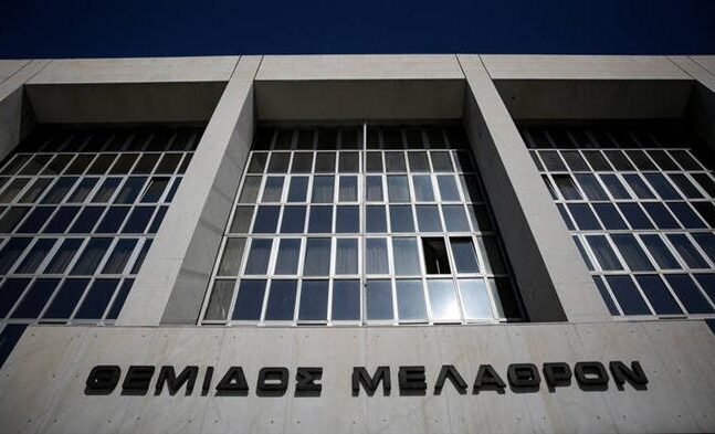 Άρειος Πάγος: Η Εισαγγελία σταματάει τις απελάσεις μεταναστών