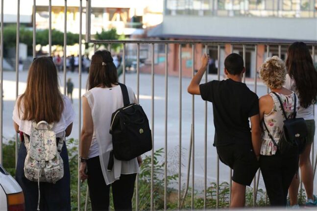 Πανελλήνιες 2021: Ανοιχτή τηλεφωνική γραμμή πληροφοριών και στήριξης. Πού και πότε θα καλείτε