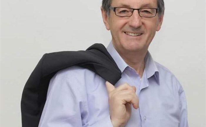 Γεωργιόπουλος: Αγοράζει κανείς σαλόνι με click away;
