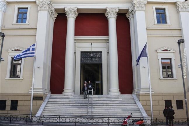 Δήμος Πατρέων: Παιχνίδια σε βάρος των συμβασιούχων