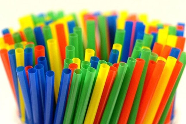 Πλαστικά μιας χρήσης: Καταργείται η χρήση τους στο Δημόσιο