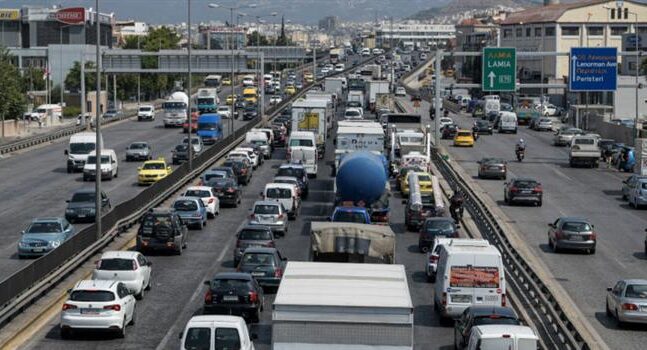 Μενίδι: Αδέσποτη σφαίρα «καρφώθηκε» στον ουρανό οχήματος