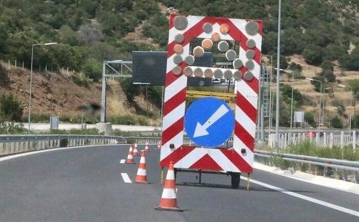 Πάτρα: "Χιόνισε" αλεύρι στην Περιμετρική - Μεγάλες ποσότητες αλευριού στο οδόστρωμα