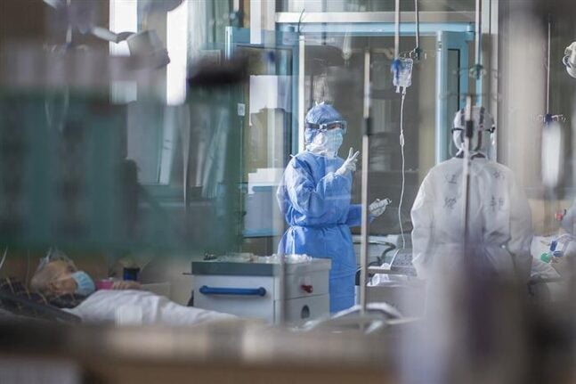 Η πληθυσμιακή ομάδα 20 - 50 ετών σπέρνει τον ιό