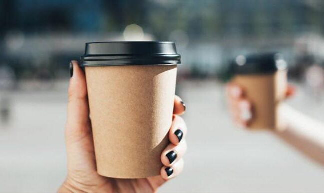 Στη Λάρισα έμαθαν με τον … καφέ στο χέρι