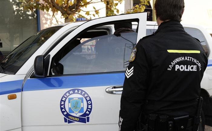 Αιτωλοακαρνανία: Εφοδος της αστυνομίας σε κατάστημα με 19 πελάτες
