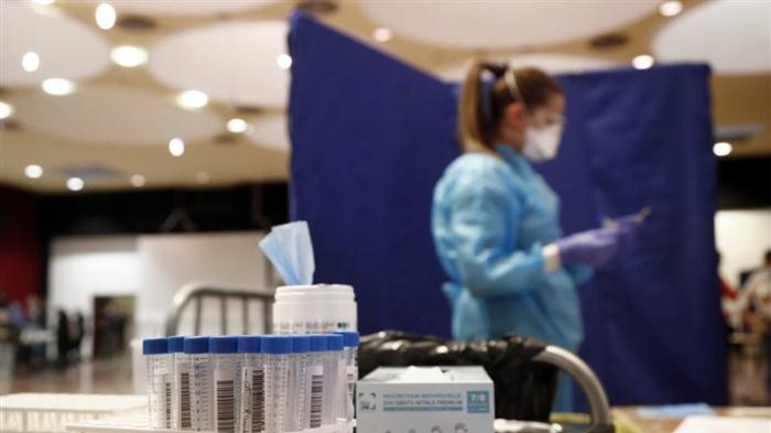 Πως κατανέμονται τα 716 κρούσματα - 37 στην Αχαΐα