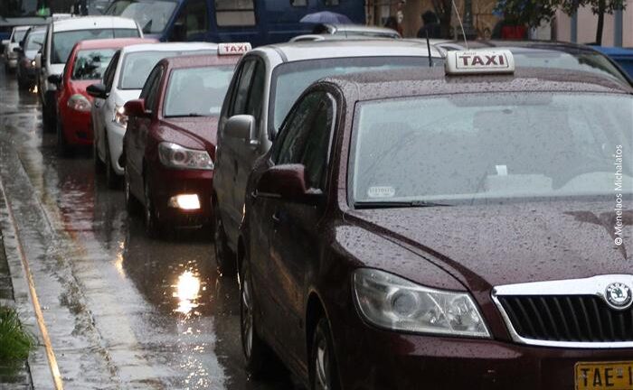Αλλάζουν τα όρια επιβατών από αύριο- Τι θα ισχύει για οχήματα, ταξί και φορτηγά