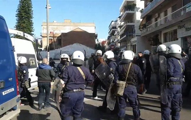 Πάτρα: Μικροένταση στο κέντρο - Φοιτητές ήθελαν να κάνουν πορεία για το νομοσχέδιο Παιδείας
