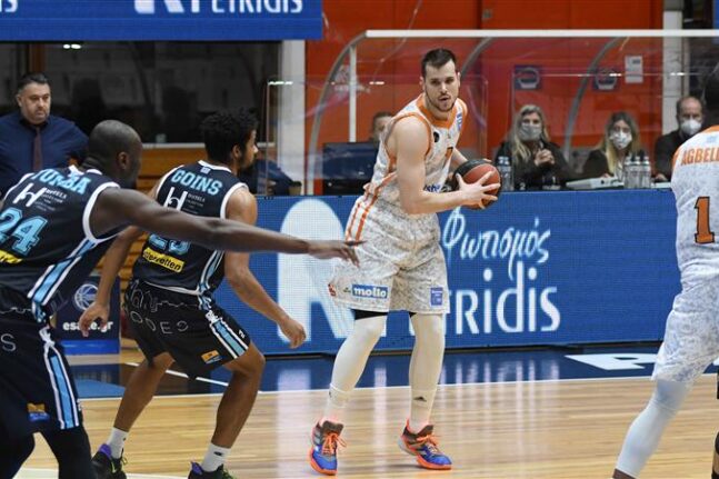 Σαρωτικός στο Αγρίνιο ο Προμηθέας