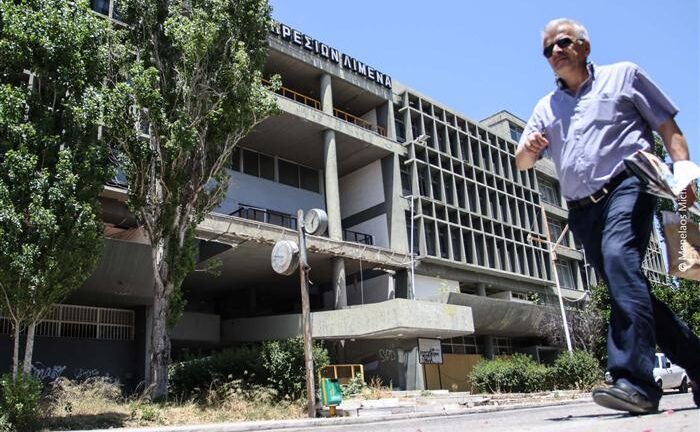 Πάτρα: Να πέσει ή να μείνει το Κτίριο Λιμένα;