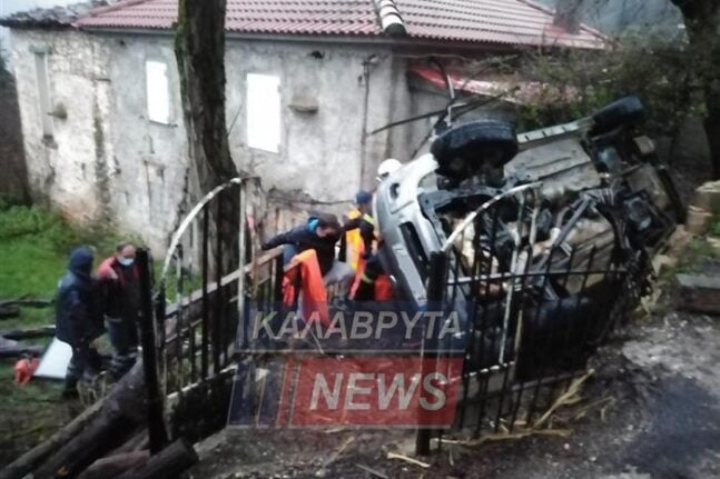 Καλάβρυτα: Όχημα ξέφυγε της πορείας του και έπεσε σε αυλή σπιτιού