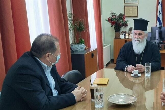 Ιερώνυμος στην «Π»: «Γιατί χωρίς μάσκα»