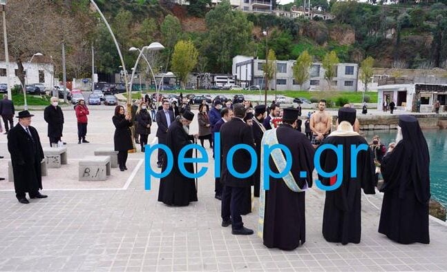 Αίγιο: Ιερώνυμος και Αμβρόσιος έριξαν κανονικά τον Σταυρό - «Παρέμβαση» εισαγγελέα και πρόστιμα