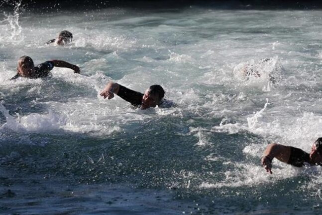 Σε κρίσιμη κατάσταση 24χρονος που που βούτηξε για τον σταυρό