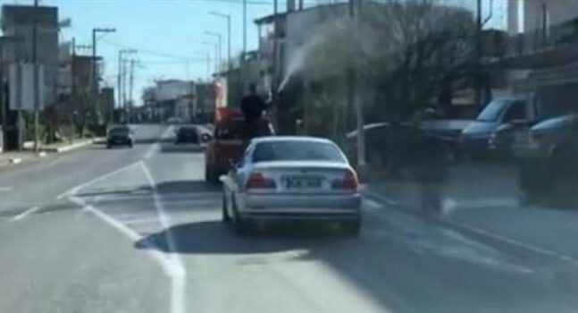 Εξοργισμένος ο Μητροπολίτης Φθιώτιδος με τον ιερέα που έριχνε αγιασμό με... μάνικα