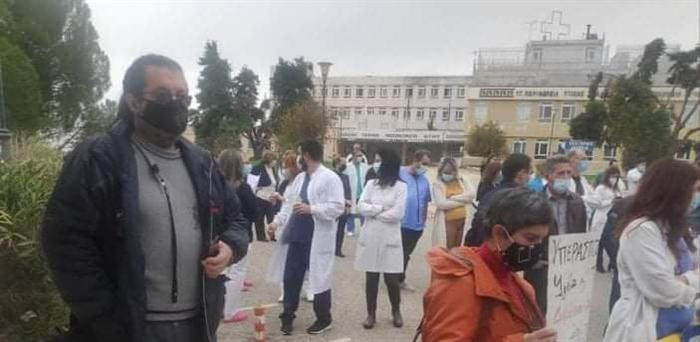 Αίγιο: Παρών ο Εμπορικός Σύλλογος στη συγκέντρωση διαμαρτυρίας γιατρών