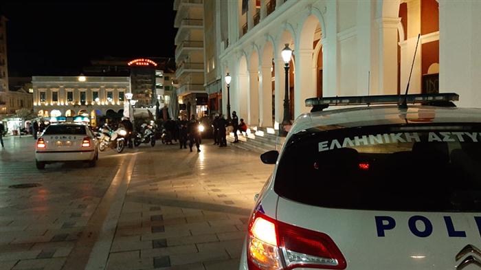 Πάτρα: Η ΕΛΑΣ "έσπασε" μεγάλες παρέες στην πλατεία Γεωργίου