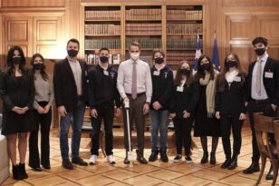 Τους χρυσούς Ολυμπιονίκες της Ρομποτικής συνάντησε ο πρωθυπουργός