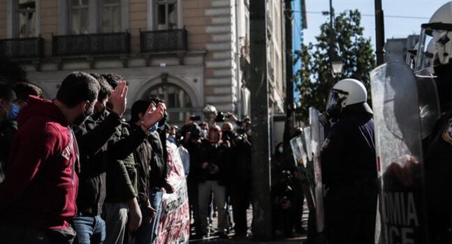 Η ανακοίνωση της ΕΛ.ΑΣ. για τα επεισόδια στα Προπύλαια
