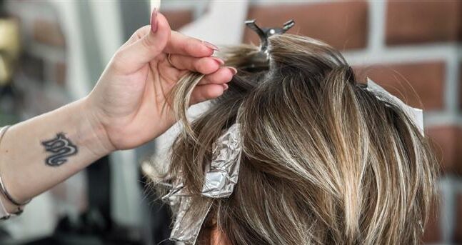 Γεωργιάδης: Το δίωρο sms δεν ισχύει για τα κομμωτήρια