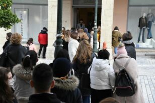Το λιανεμπόριο θα κρίνει το άνοιγμα σχολείων και νομών - Πότε η εστίαση