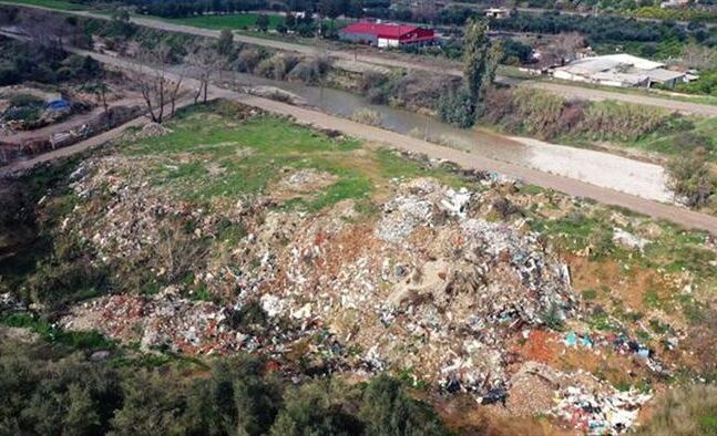 Αιγιάλεια-Τέμενη: Χιλιάδες τόνοι σκουπιδιών στην όχθη του Σελινούντα