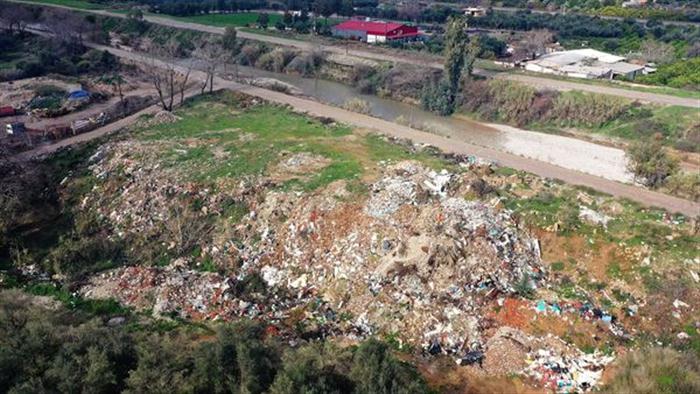 Αιγιάλεια-Τέμενη: Χιλιάδες τόνοι σκουπιδιών στην όχθη του Σελινούντα