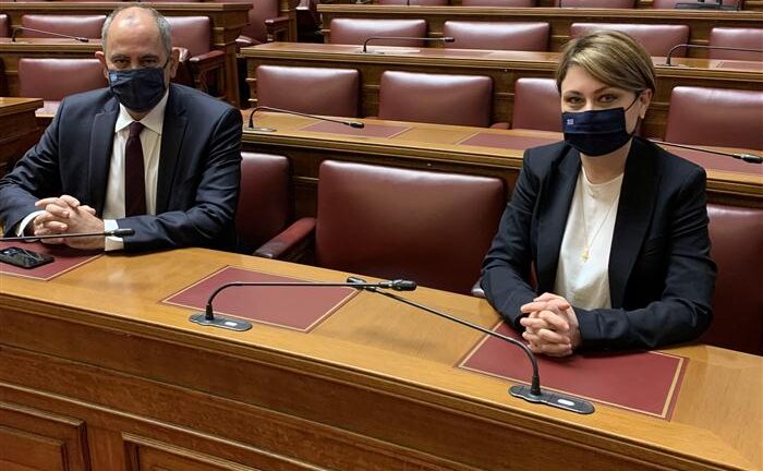 Γραμματέας της Διαρκούς Επιτροπής Μορφωτικών Υποθέσεων της Βουλής η Χριστίνα Αλεξοπούλου
