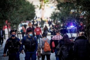Εισήγηση λοιμωξιολόγων: Να βαφτεί «κόκκινη» η Αττική, ίσως δεν ανοίξουν τα σχολεία