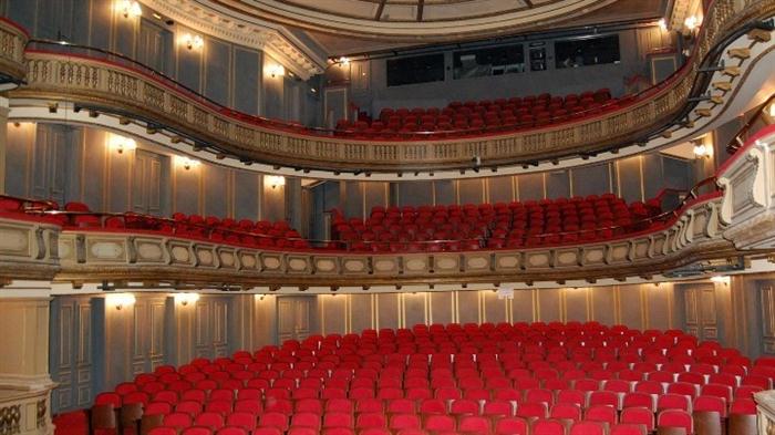 Βουλή: Κατατέθηκε η τροπολογία για την επιλογή των καλλιτεχνικών διευθυντών στο Εθνικό Θέατρο και το ΚΘΒΕ