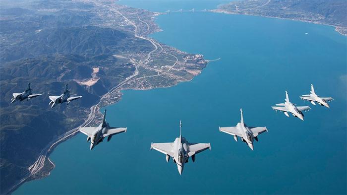 Η πρώτη πτήση των Rafale πάνω από την Γέφυρα Ρίου - Αντιρρίου