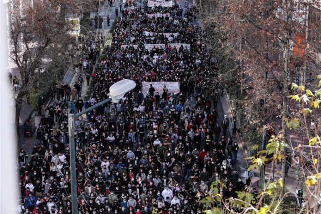 Ενταση στο πανεκπαιδευτικό συλλαλητήριο στην Αθήνα -Επεισόδια, χημικά και προσαγωγές