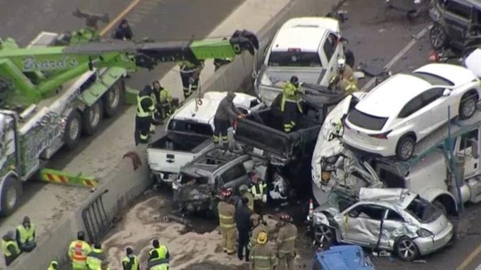 Τουλάχιστον 5 νεκροί και πάνω από 30 τραυματίες σε καραμπόλα περίπου 100 οχημάτων στο Τέξας