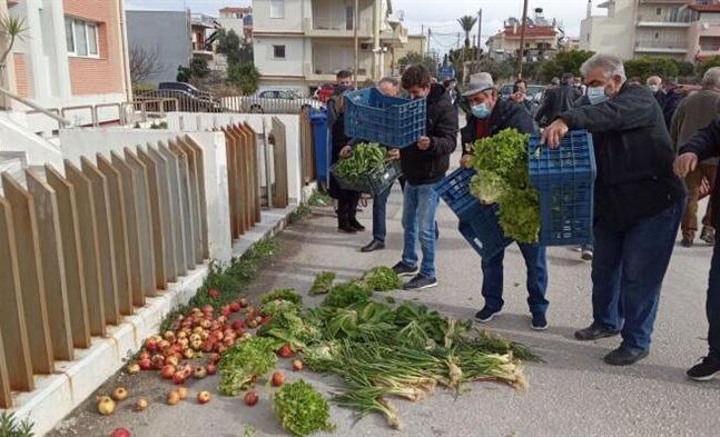 Πάτρα: Διαμαρτυρία παραγωγών λαϊκών αγορών για το Σαββατιάτικο κλείσιμο